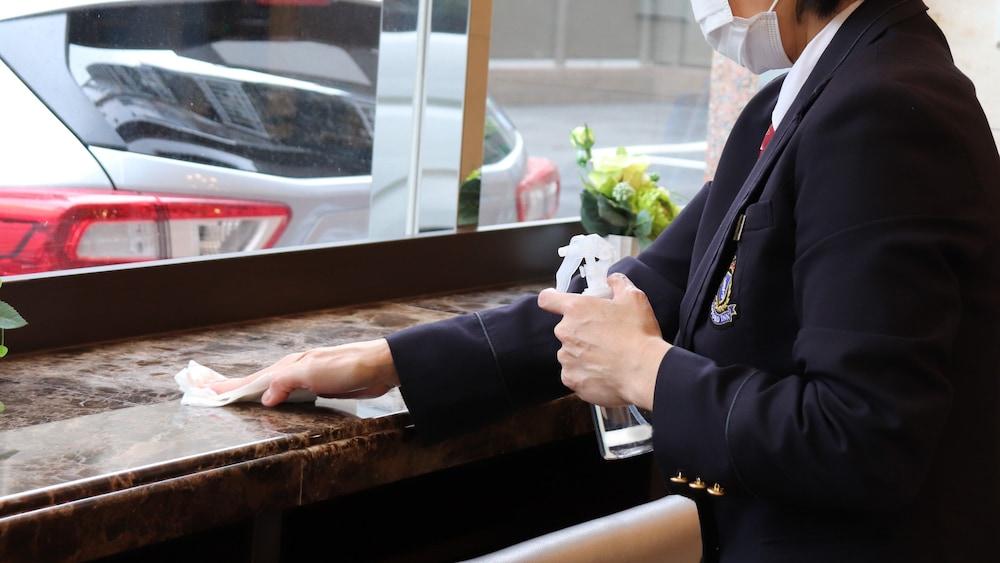 Toyoko Inn Okayama-eki Nishi-guchi Hiroba Eksteriør billede