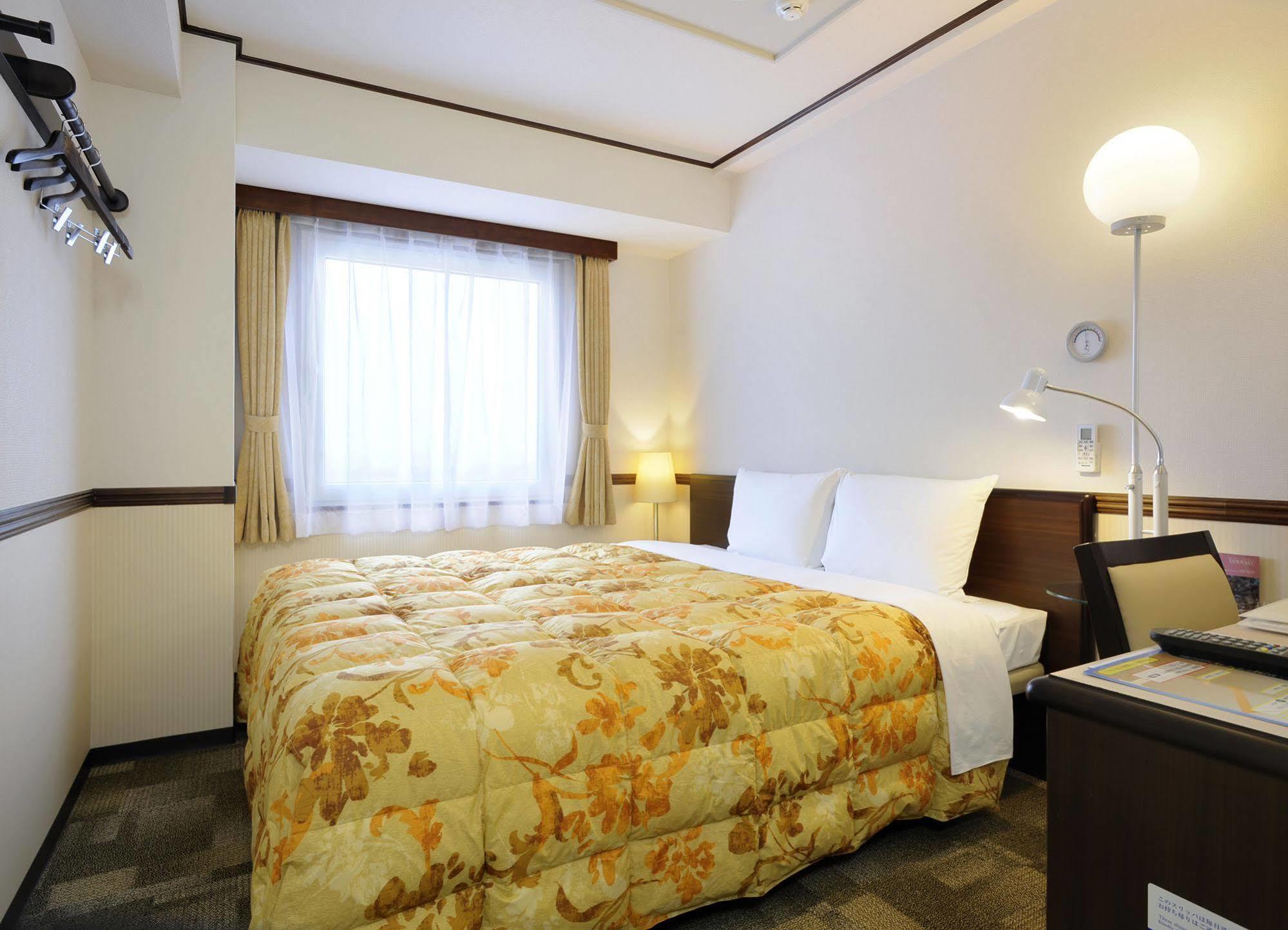 Toyoko Inn Okayama-eki Nishi-guchi Hiroba Eksteriør billede