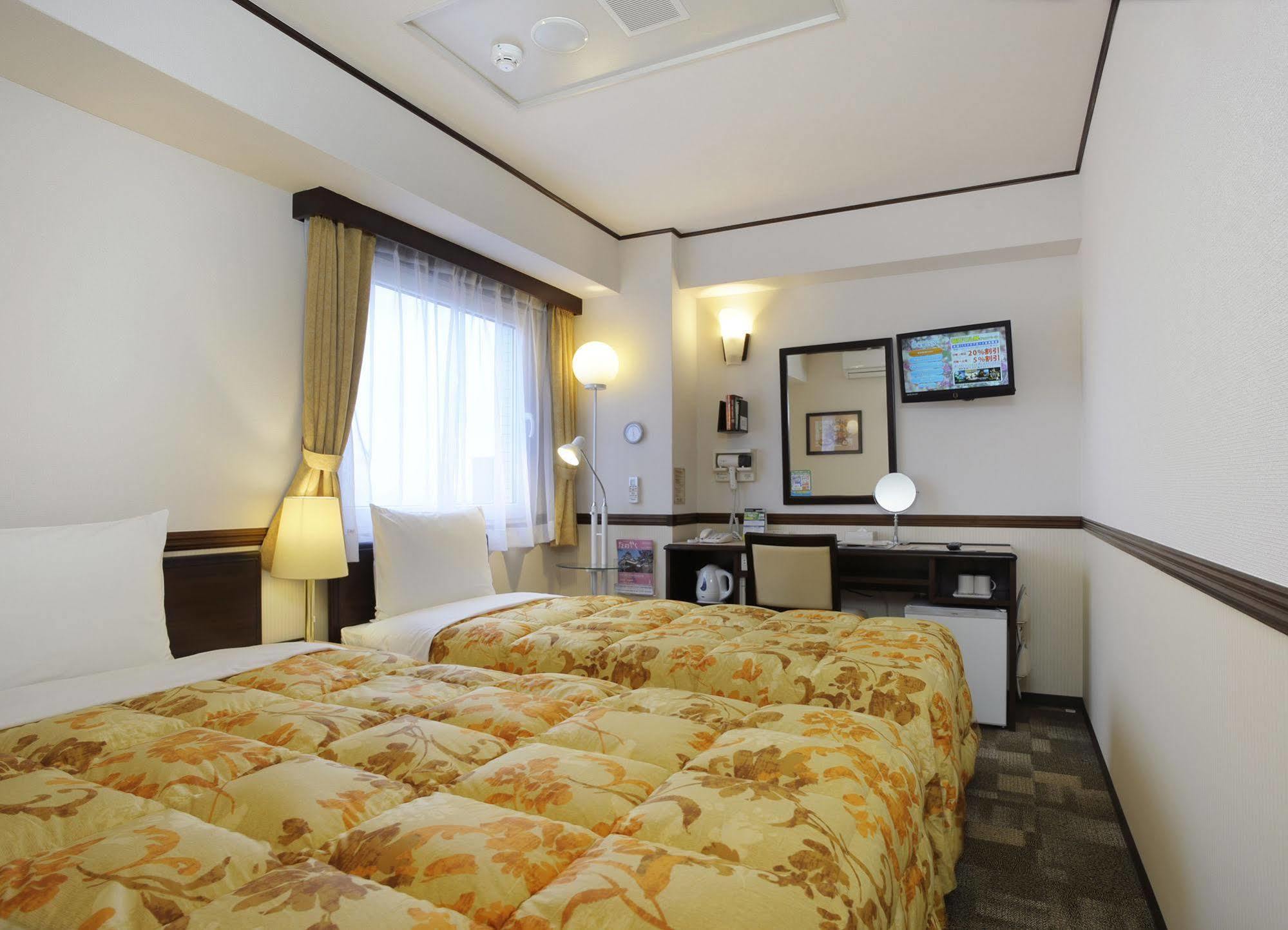 Toyoko Inn Okayama-eki Nishi-guchi Hiroba Eksteriør billede