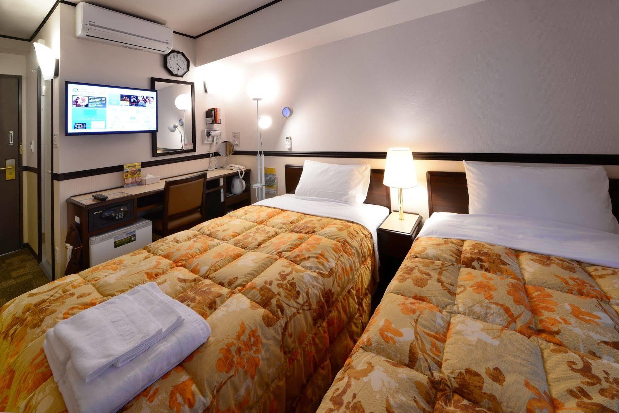 Toyoko Inn Okayama-eki Nishi-guchi Hiroba Eksteriør billede