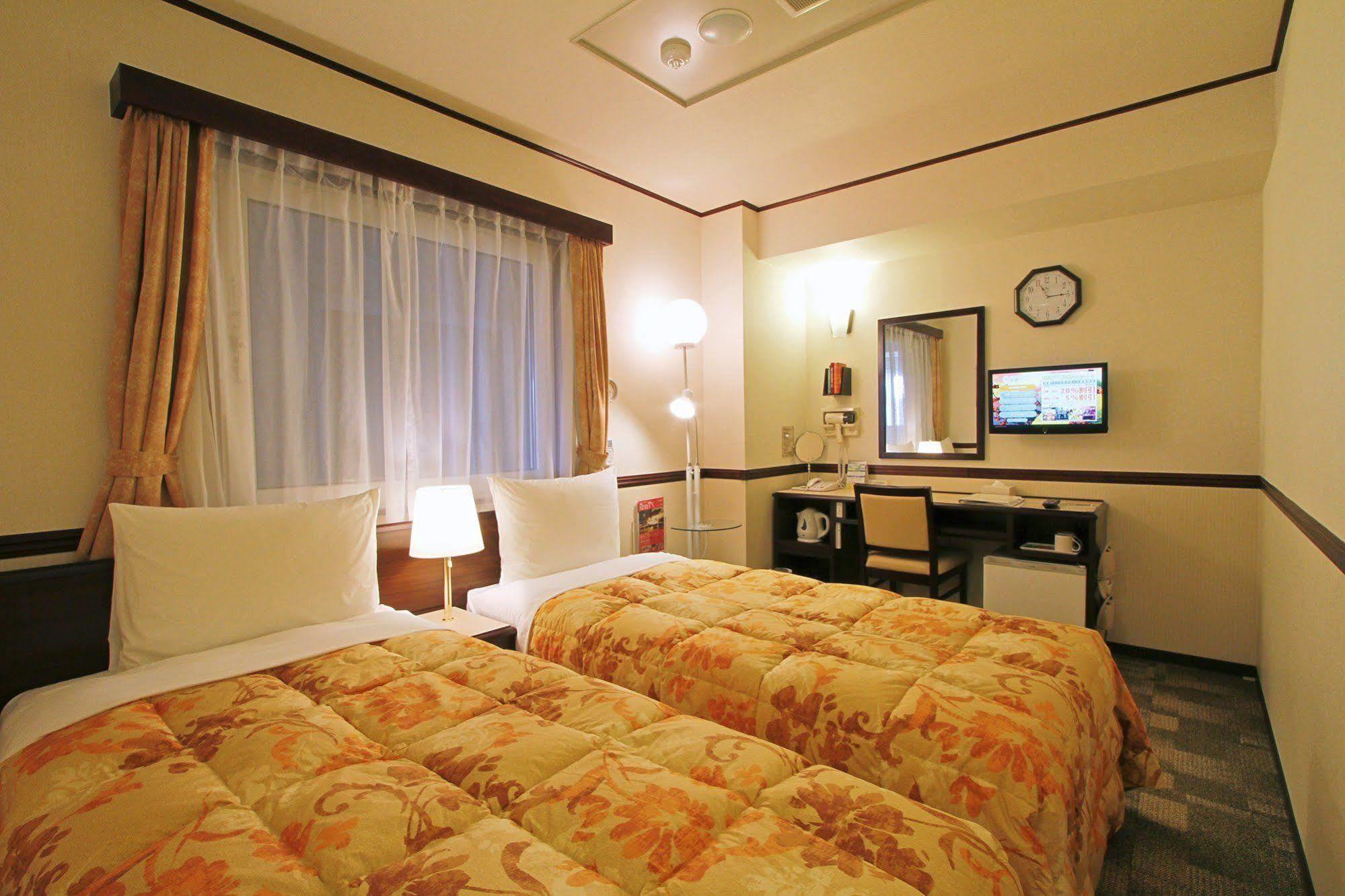 Toyoko Inn Okayama-eki Nishi-guchi Hiroba Eksteriør billede